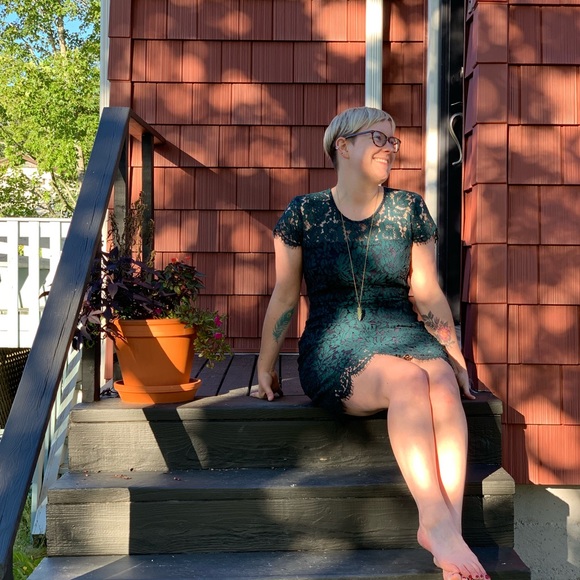 BR Factory Peek-a-boo Lace Dress - Picture 7 of 9